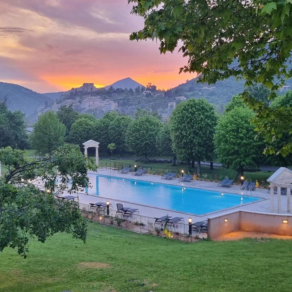 Ferienwohnung La Vue Est Belle Montbrun-les-Bains Exterior foto